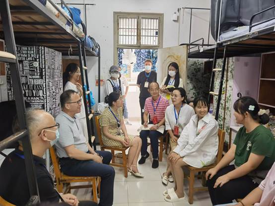 一群人正在聊天  描述已自动生成